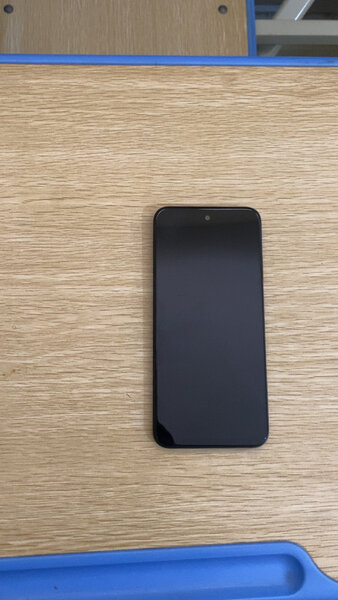 Smartphone moderne avec étui