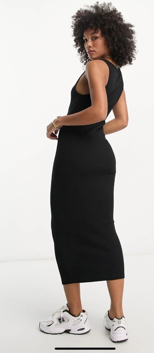 Robe noire sans manches élégante