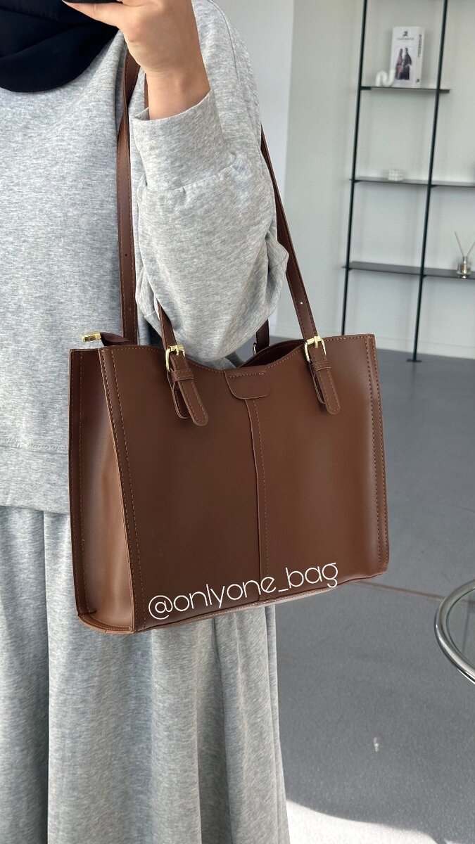 Сумка среднего размера