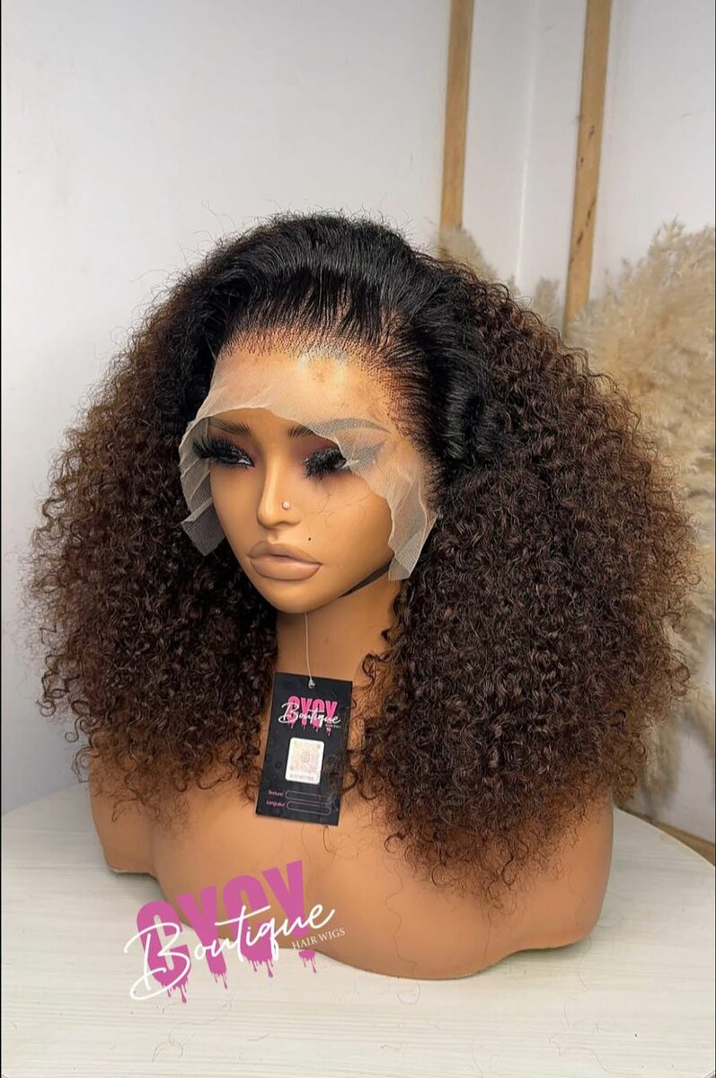Perruque bouclée naturelle