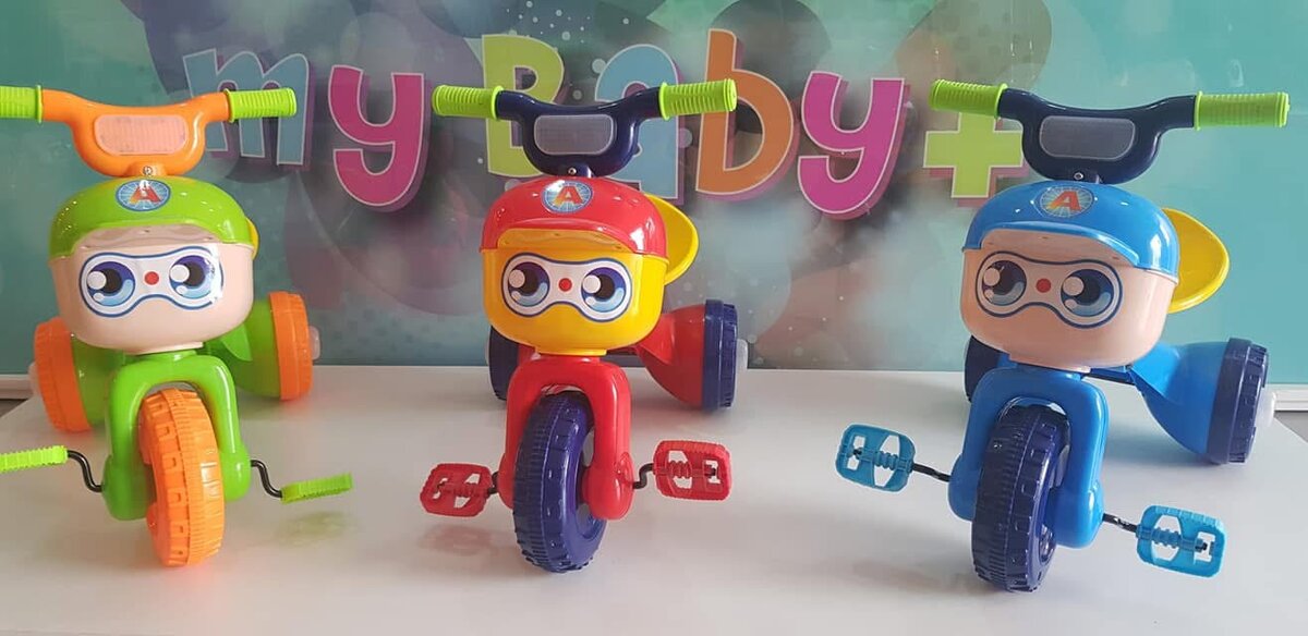 Tricycle enfant coloré