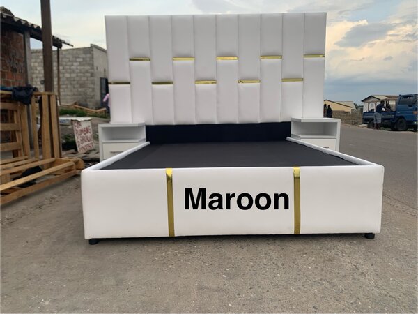 Bed, headboard and side drawers