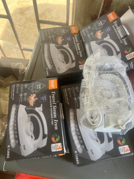 Fer à vapeur de voyage RAF