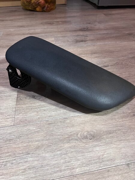 Подлокотник Тойота Камри 70/75 оригинальный