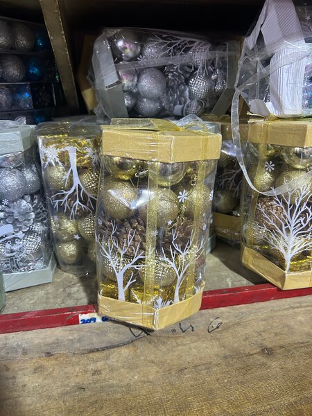 Boules de Noël dorées et argentées