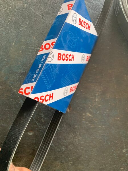 Courroie trapézoïdale BOSCH 4PK820