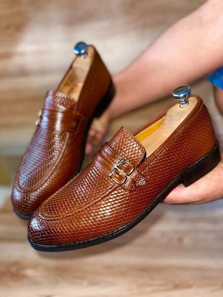 Macasins mâles bruns