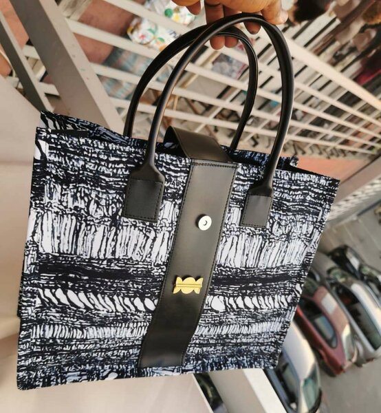 Sac à main en toile élégante