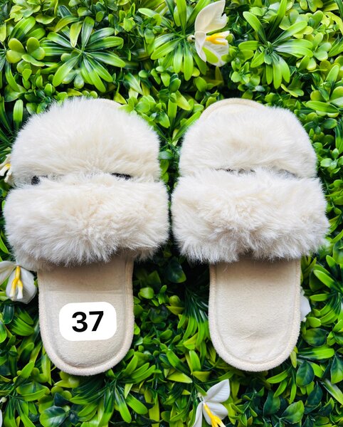 Chaussons en fausse fourrure