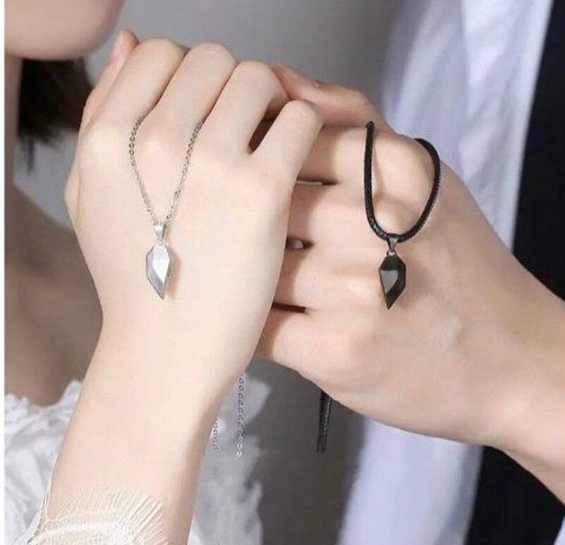 Collier Couple Magnétique 2 pièces