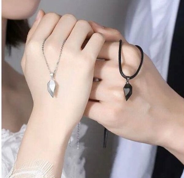 Collier Couple Magnétique 2 pièces