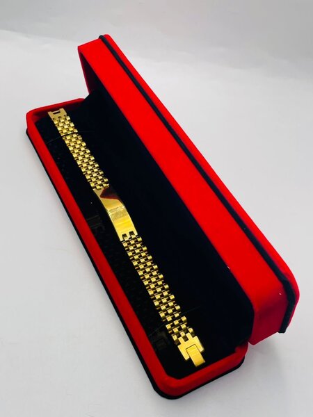 Peigne à cheveux doré luxe