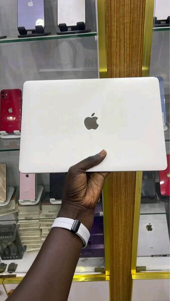 MacBook Pro 13" - Puissant et Élégant
