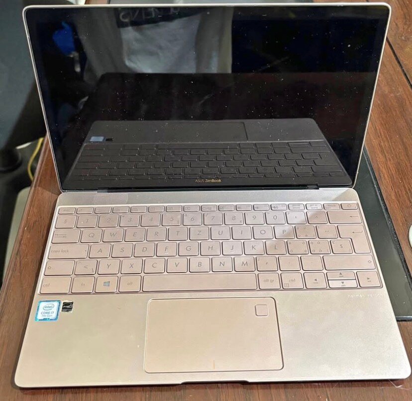 Ultrabook ASUS ZenBook doré