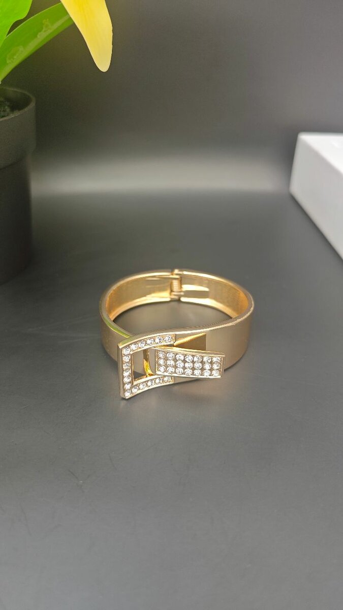 Bracelet doré élégant