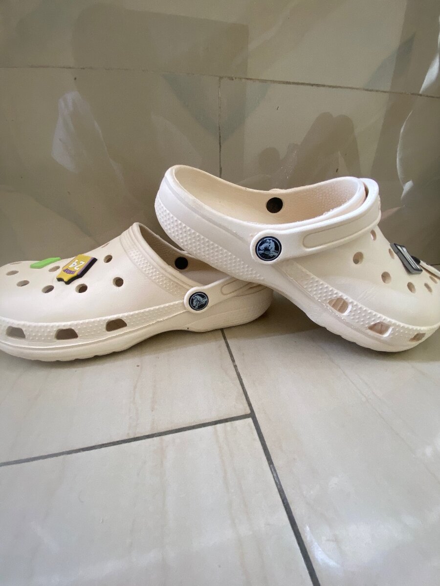 CROCS
