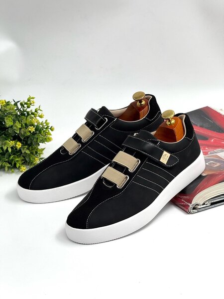 TIMBERLAND BLACK AND BEIGE