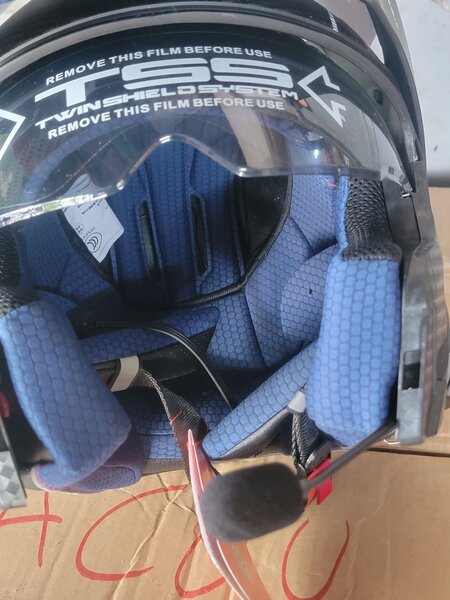 Casque auto avec visiére