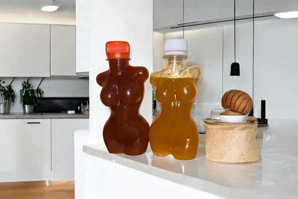 Bouteilles de sirop sculptées