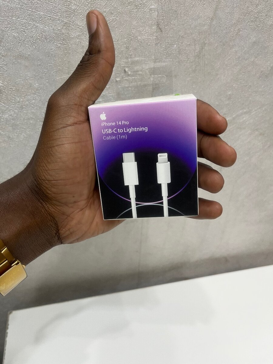 iPhone cable (c-lightning)