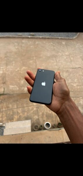 IPhone SE 2gen lock to AT&T come with free gevey sim