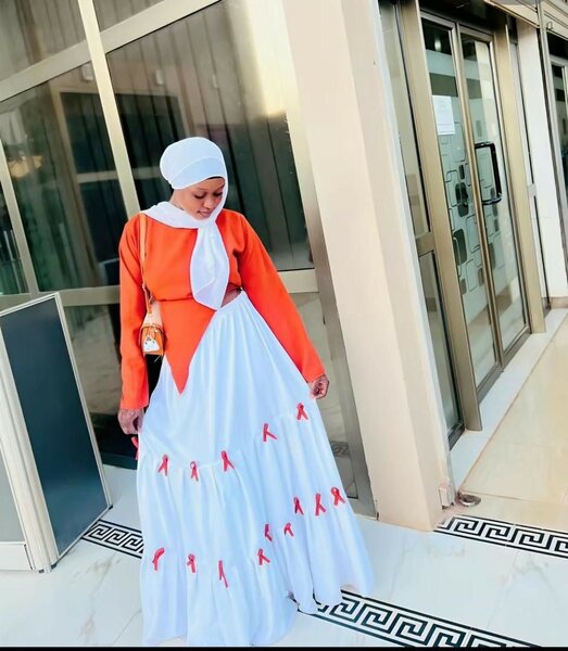 Robe élégante avec foulard