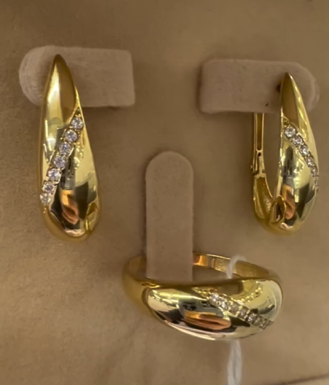 Комплект из золота