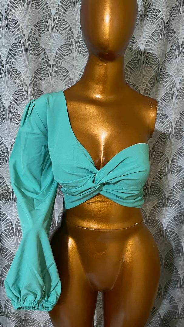 Haut asymétrique élégant