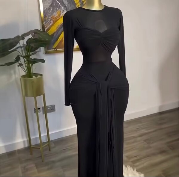 Robe moulante noire élégante