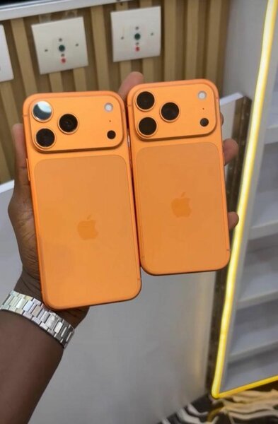 iPhone 17 pro max Orange