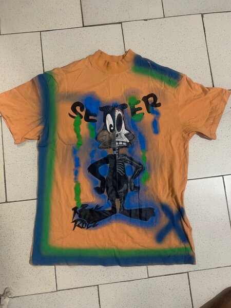 T-shirt orange imprimé personnage