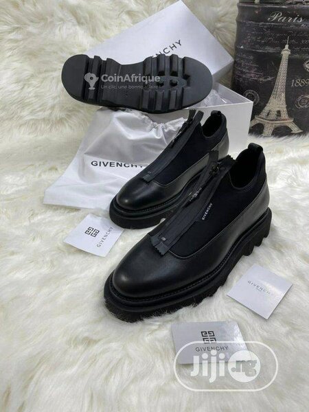 Chaussures en cuir Givenchy
