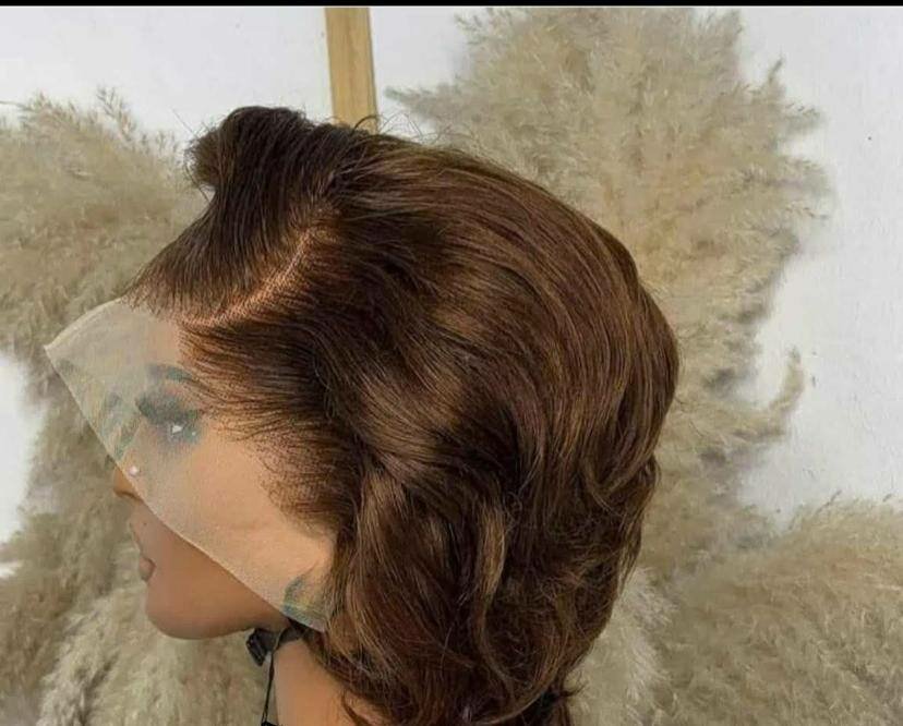 Perruque en dentelle ondulée