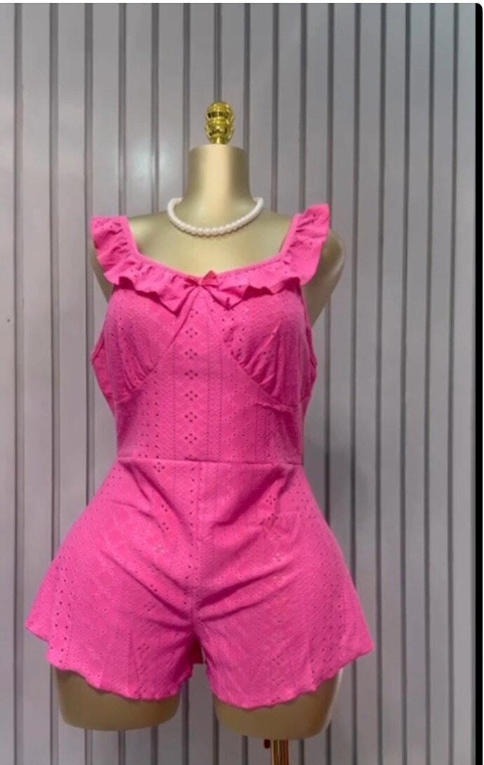 Combinaison rose en dentelle