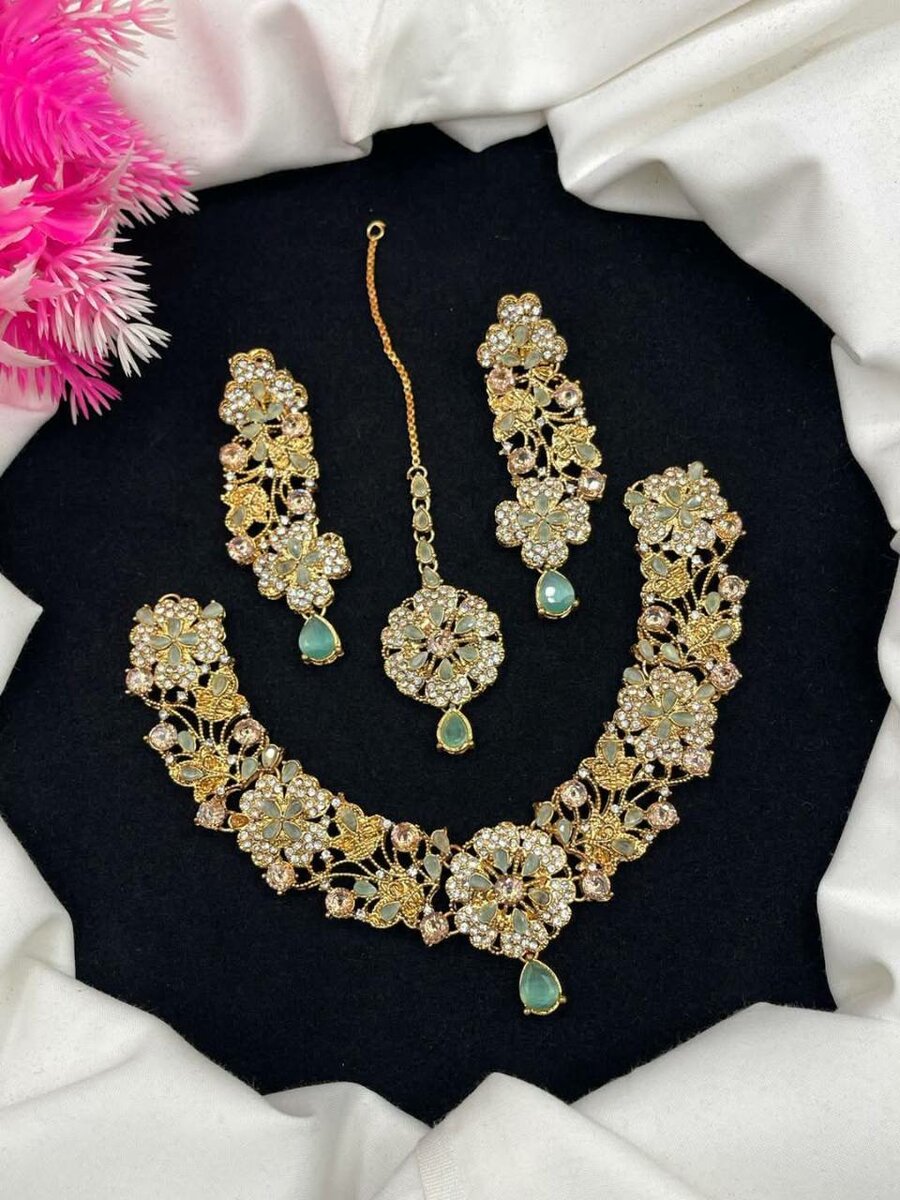 Ladies wedding set Necklace and earrings
