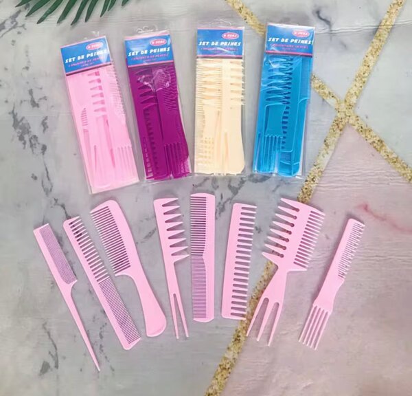 Ensemble de peignes colorés