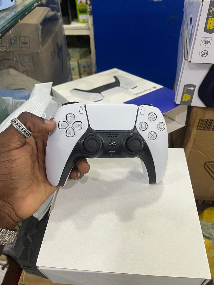 Manette Ps4 design PS5