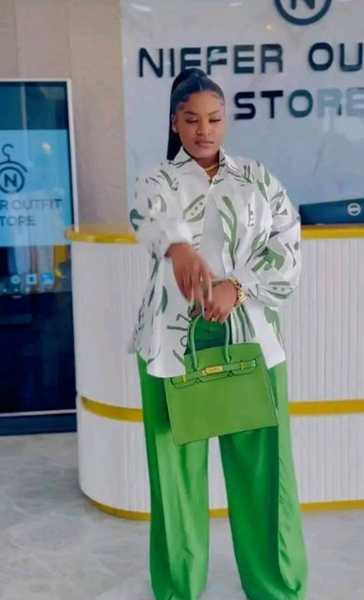 Traje de dos piezas para mujer