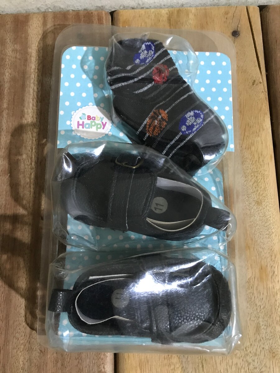 Lot Chaussures et Chaussettes Bébé
