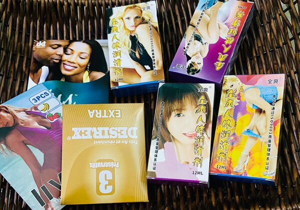 9 préservatifs + 4 lubrifiants