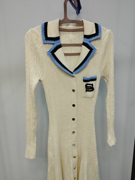 Платье женское новое, сумка тоже новая, по 500