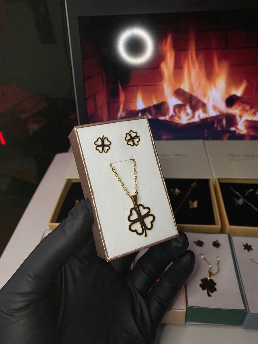 Set bijoux pendentif et boucles