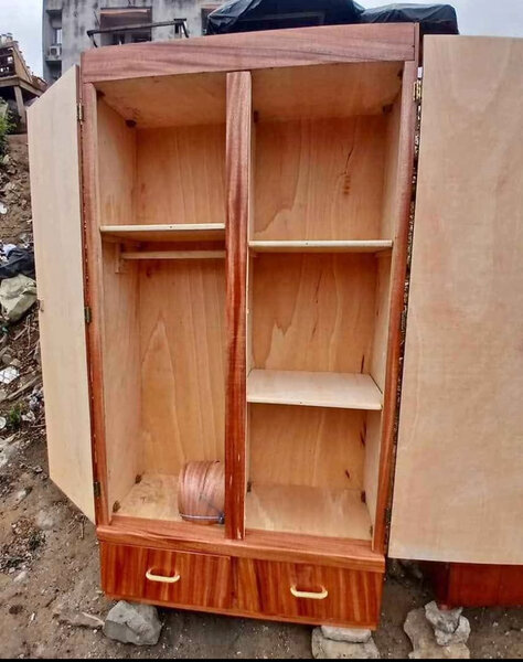 Armoire en bois 2 portes