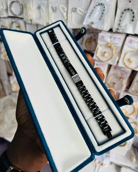 Bracelet en acier élégant