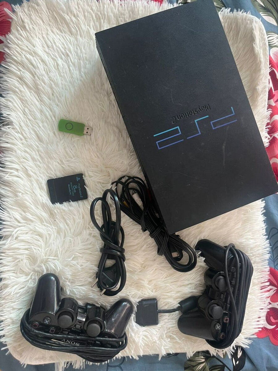 Console PS2 avec manettes