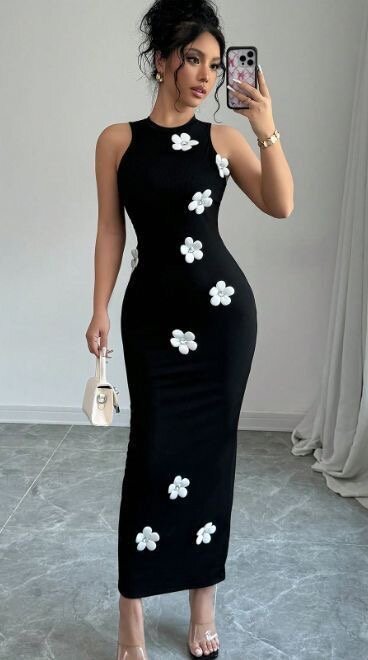 Robe noire à fleurs