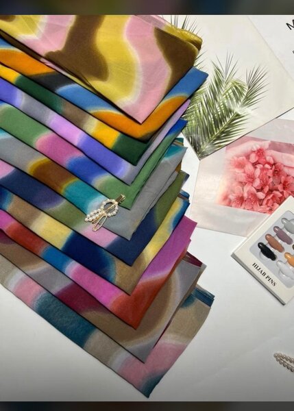 Écharpe en voile multicolore