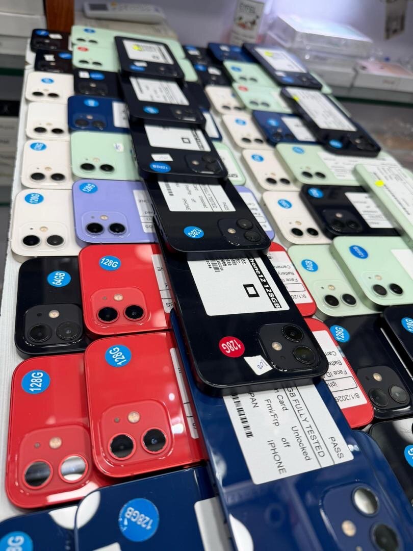 iPhone 12  64gb Quasi