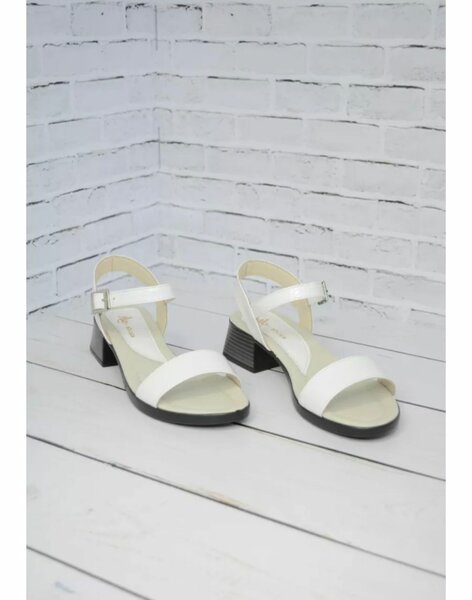 Босоножки белые кожаные