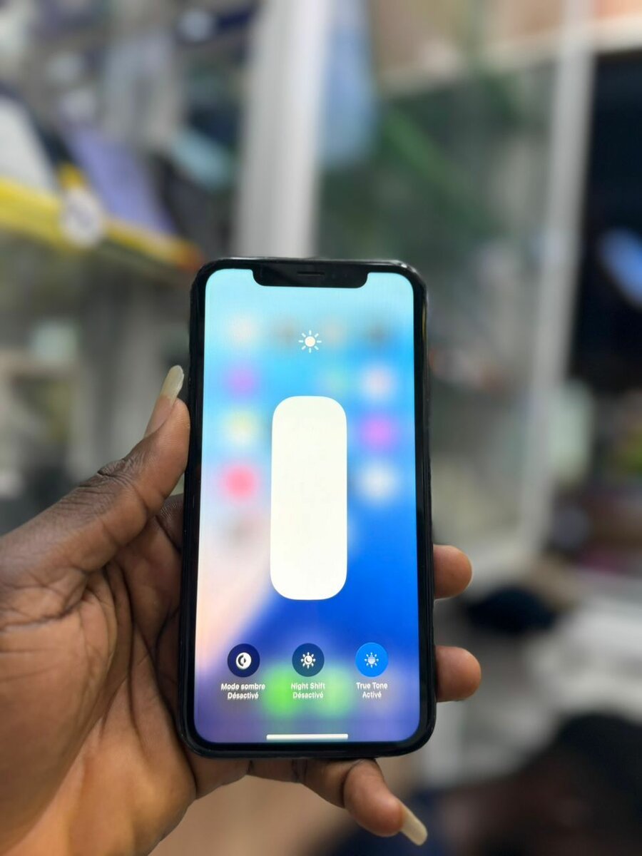 iPhone XR Noir 128 Go 2nd main